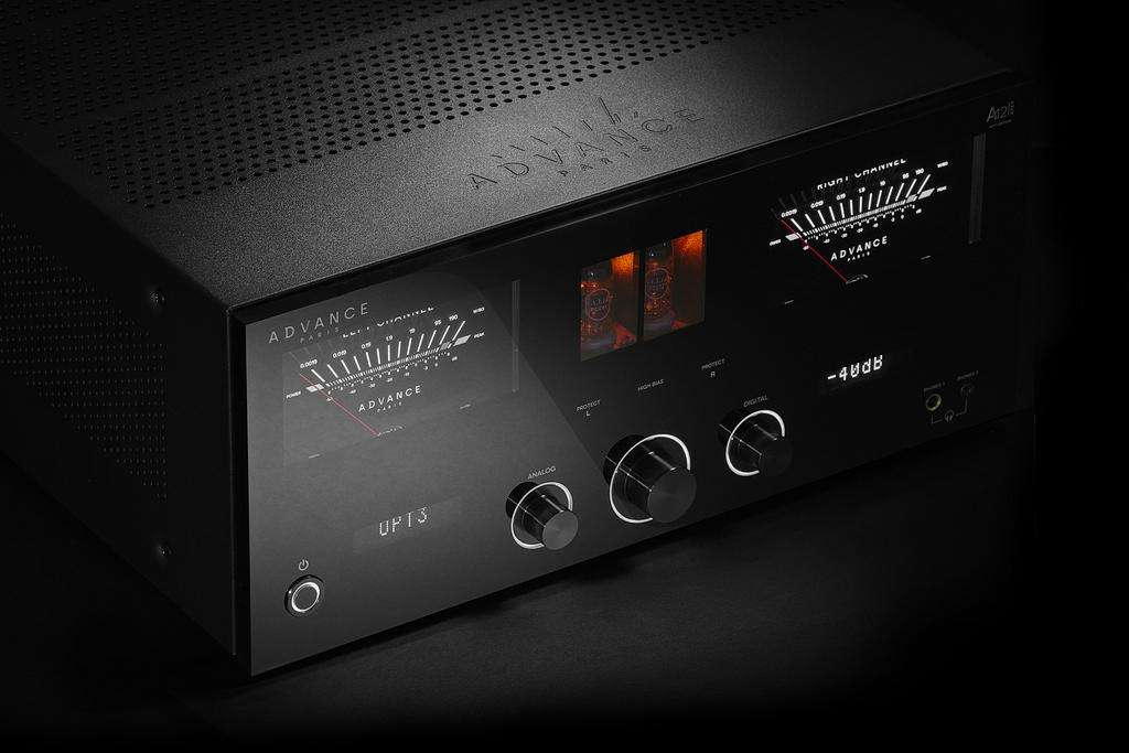 Nowa seria na 30-lecie marki - Advance Paris Apex