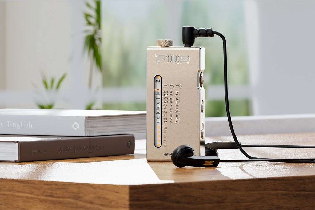 Kieszonkowe radio z nutą nostalgii - FiiO RR11