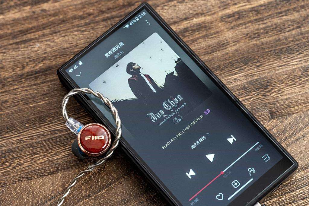 Przenośny odtwarzacz z 24-bitową drabinką R2R i mocą 1100 mW na kanał - FiiO M33