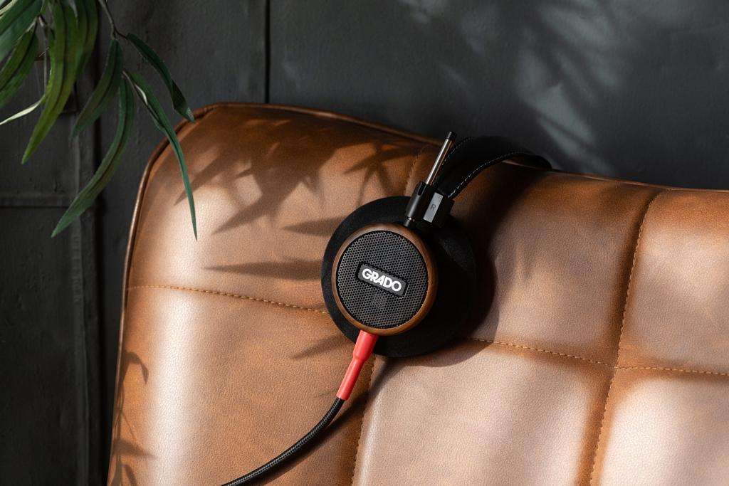 Otwarte słuchawki z wymiennymi kablami - Grado Signature S550