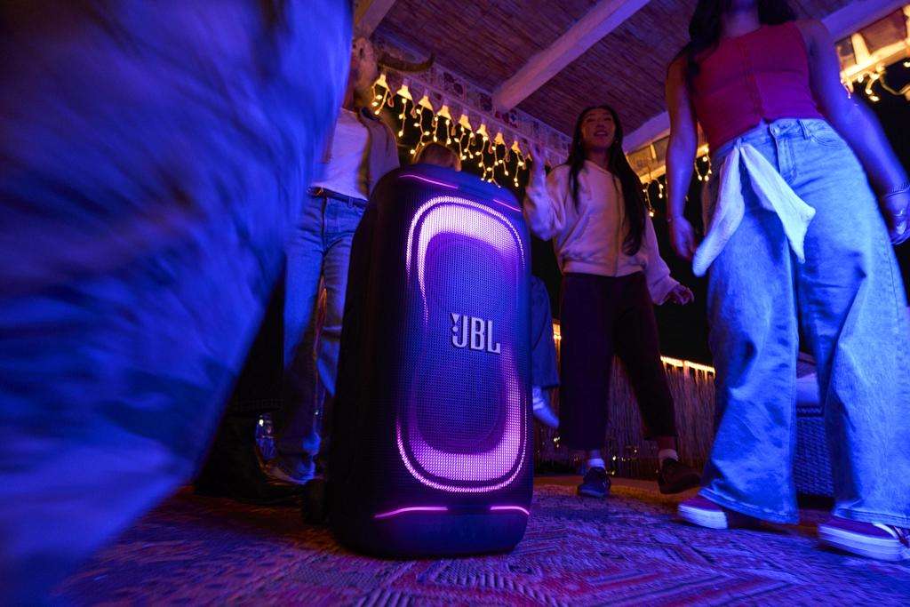 Impreza na kołach z mocą 280 W - JBL PartyBox 330