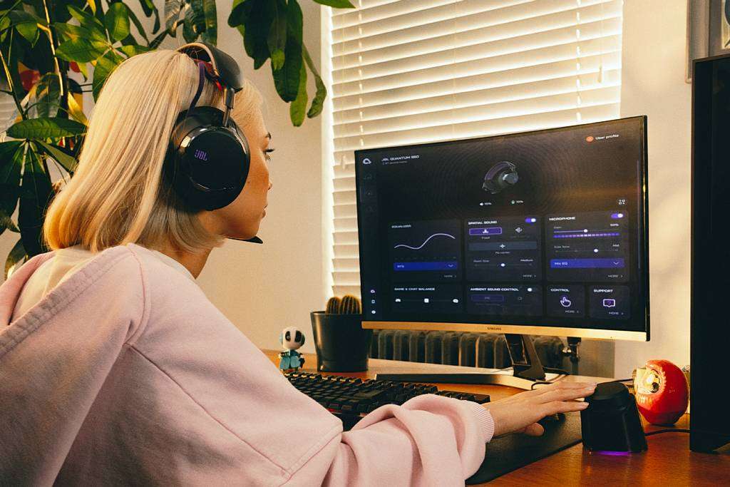 Zestaw słuchawkowy z wymiennymi akumulatorami - JBL Quantum 950 Wireless