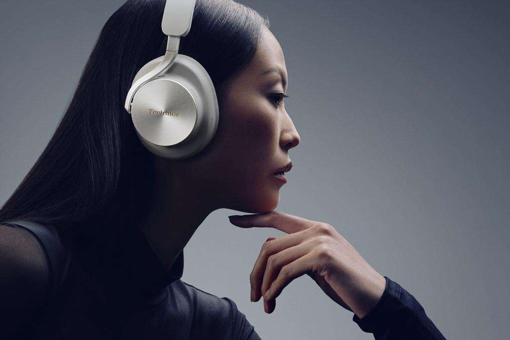 Technologia z dokanałówek w dużym, wokółusznym flagowcu - Technics EAH-A1000
